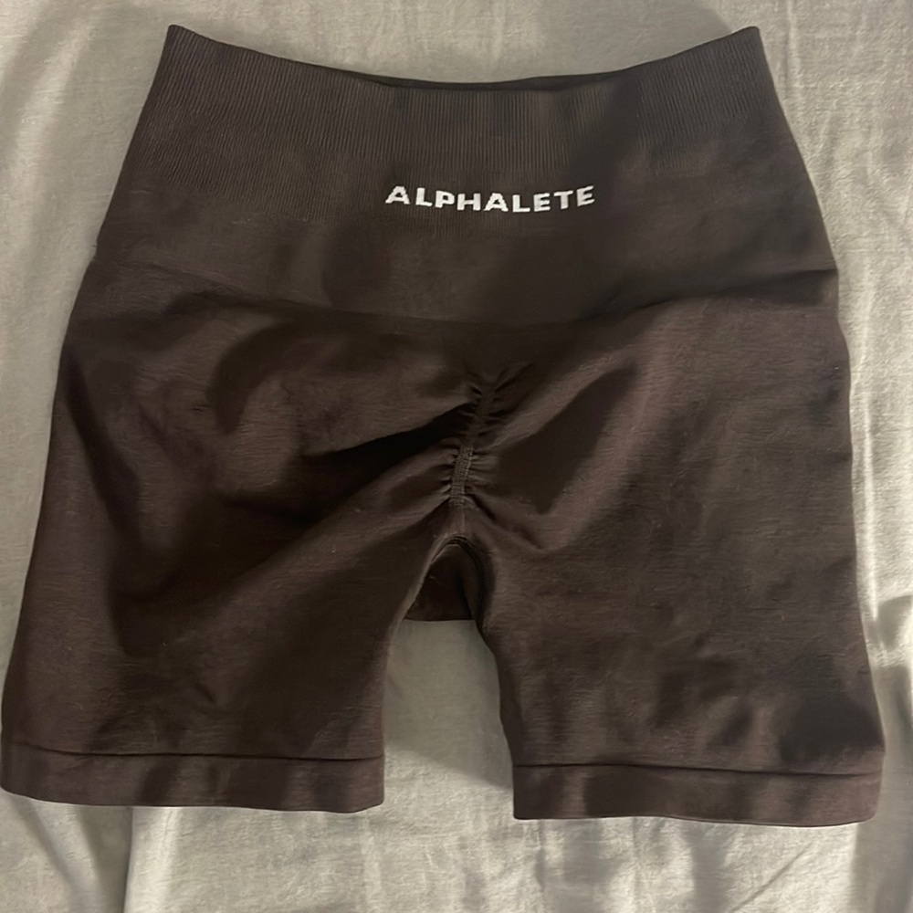 alphalete amplify shorts 4.5”